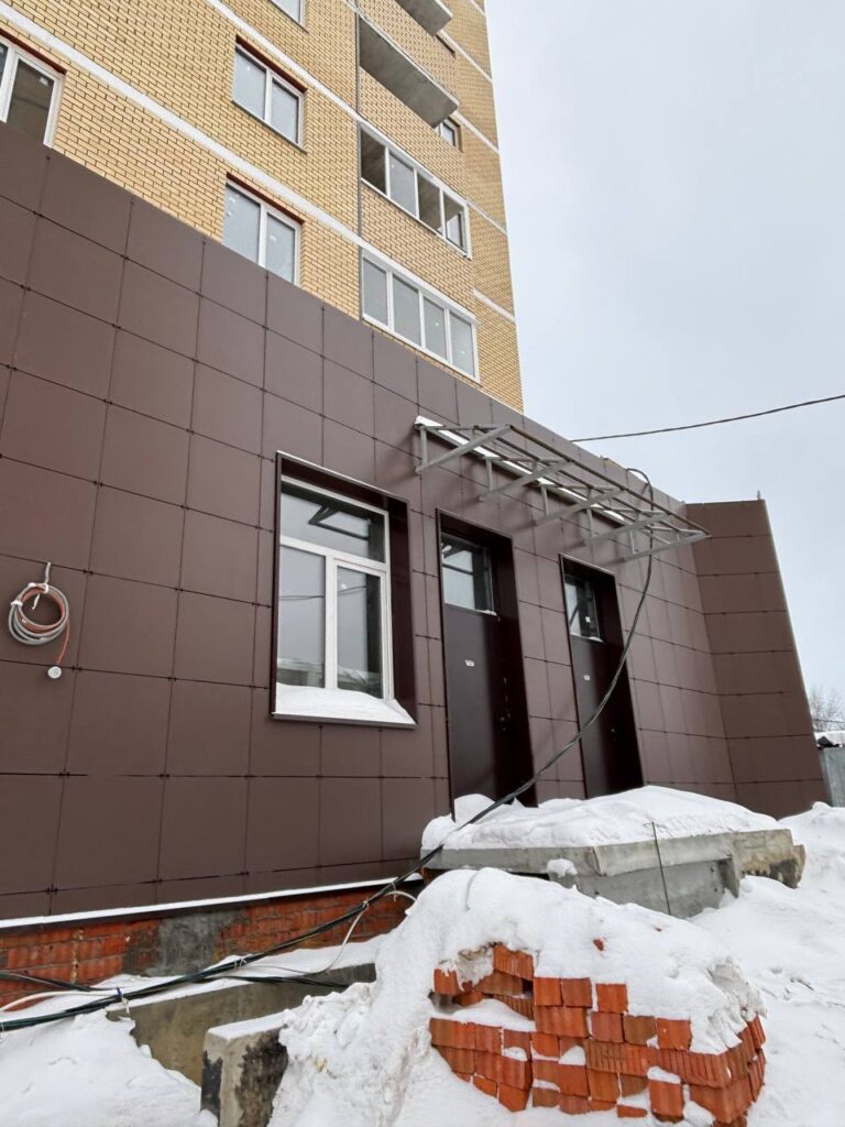 ЖК Ледовская, цоколь из керамогранита, "Фаворит Керамогранит"